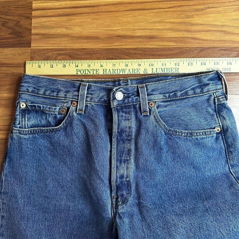 Vintage 90s Levis 501 Jeans Mens 32x32 Blue Denim Straight Fit Button Fly USA